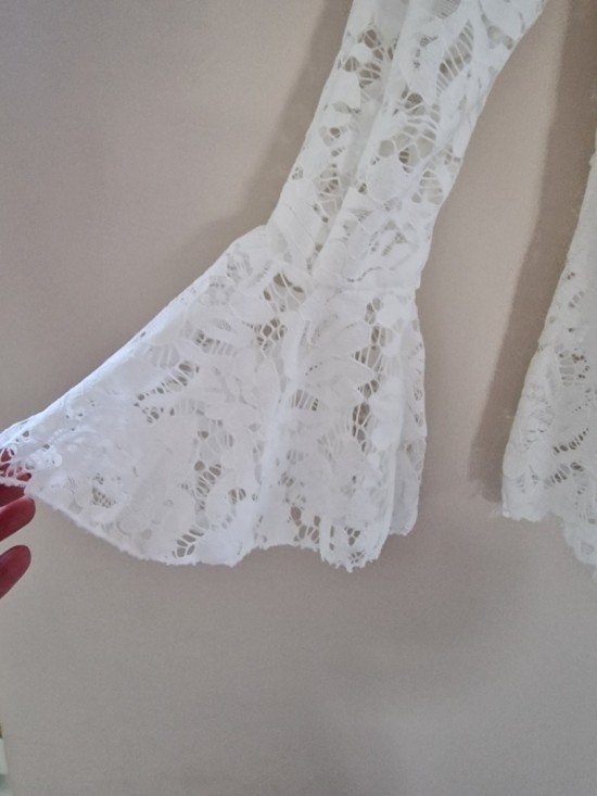 Kanten top flaire mouw