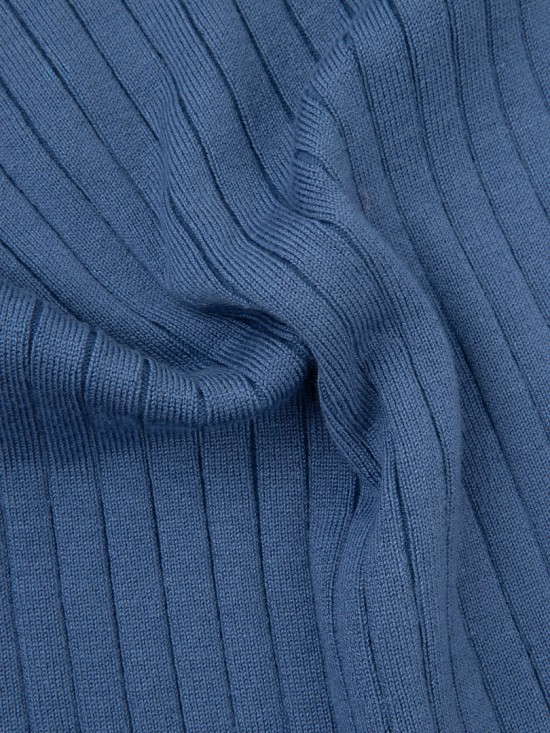 Knitted top kit blue detail
