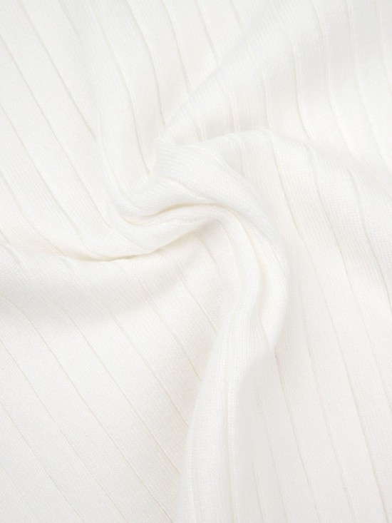 Knitted top kit off white detail