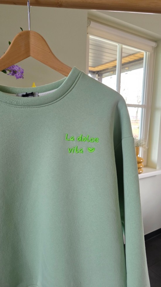 La dolce vita front detail