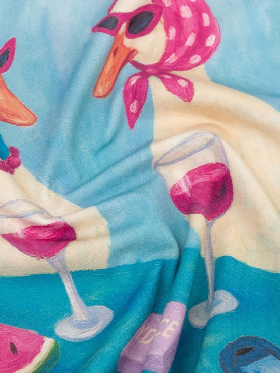 T shirt ducks off white detailwhite background